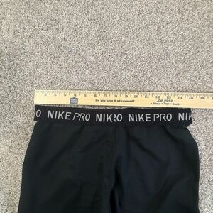 Nike Pro Black Fit Dry thick roll
Down top Compression Leggings – Size M (8-10)